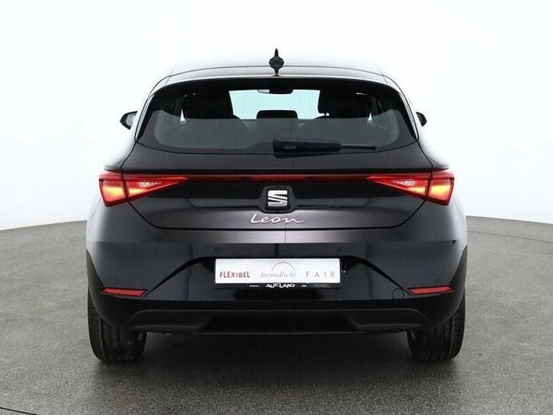 Nouă Seat Leon 2025 Andere Berlinǎ