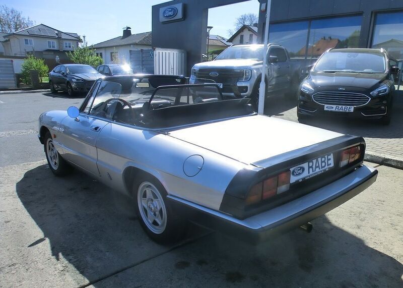 Gebraucht Alfa Romeo Spider 126 PS (92 kW) 1984 Silber Cabrio
