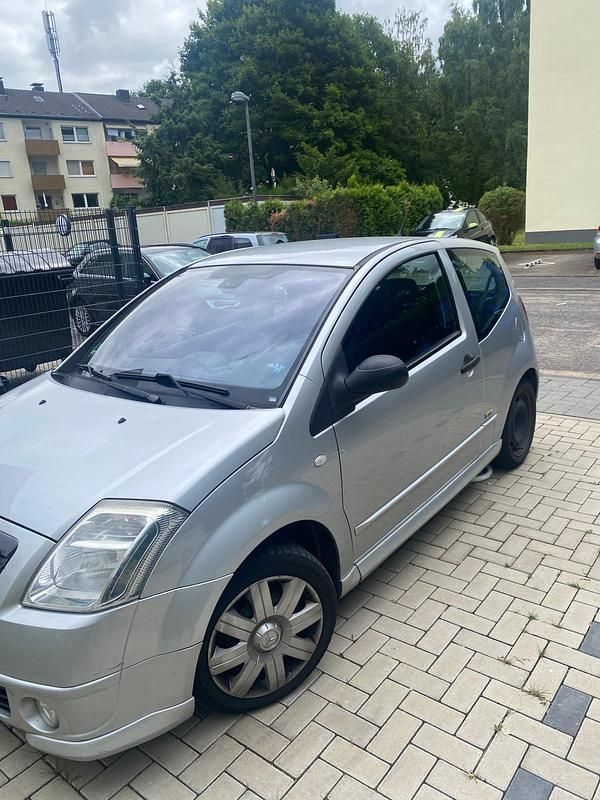 Grau Gebraucht 2004 Citroën C2 Kleinwagen | 1.490 € (Fairer Preis) - Bild 1/4