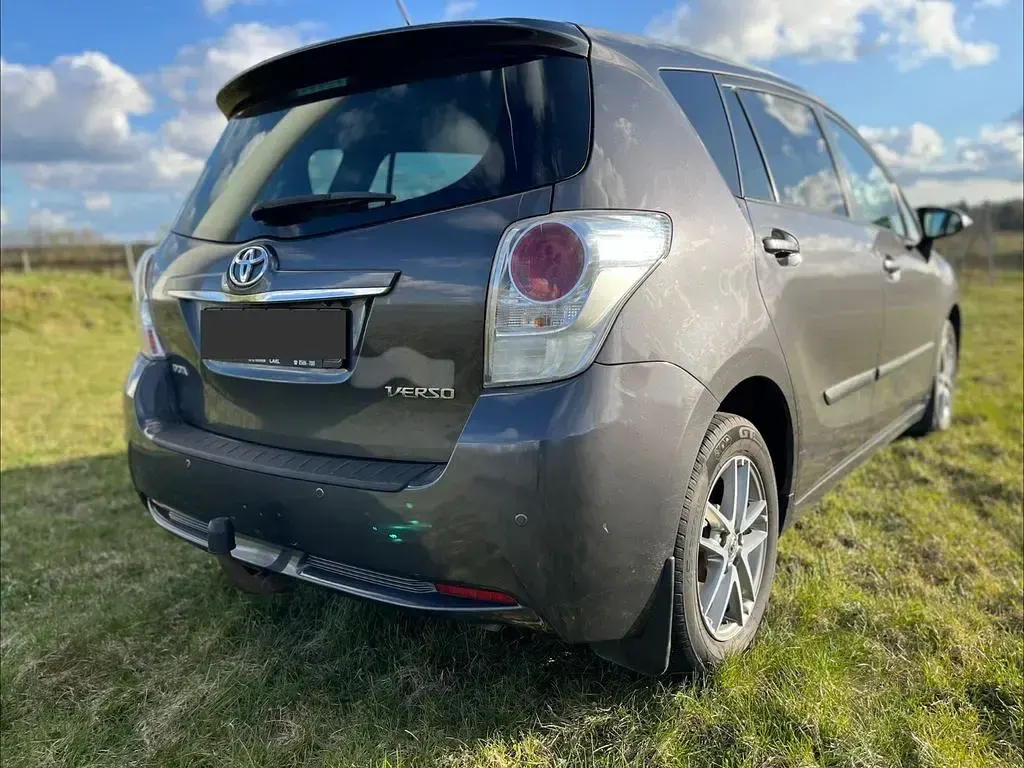 Gebraucht Toyota Verso Skyview Edition 111 PS (81 kW) 2016 Grau Van / Kleinbus