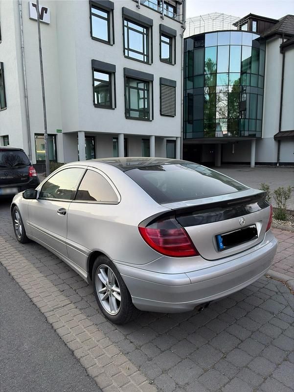 Second-hand Mercedes C180 143 CP (105 kW) 2003 Argintiu Coupe