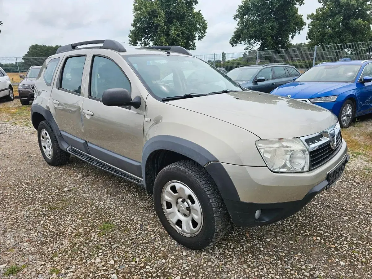 Gebraucht Dacia Duster Lauréate 105 PS (77 kW) 2011 Grün SUV