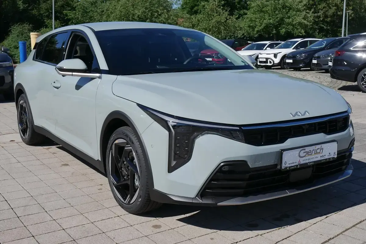 Neu Kia K4 150 PS (110 kW) 2026 Morgenbrise dark grey Limousine