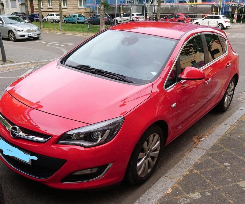 Gebraucht Opel Astra 140 PS (102 kW) 2012 Rot Limousine