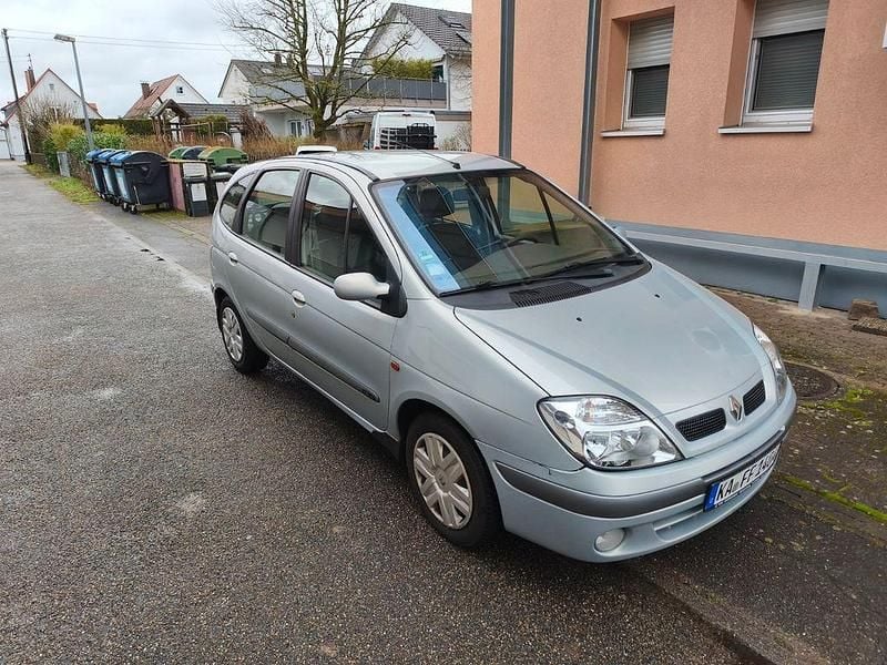 Gebraucht Renault Mégane Expression 107 PS (78 kW) 2001 Silber Limousine