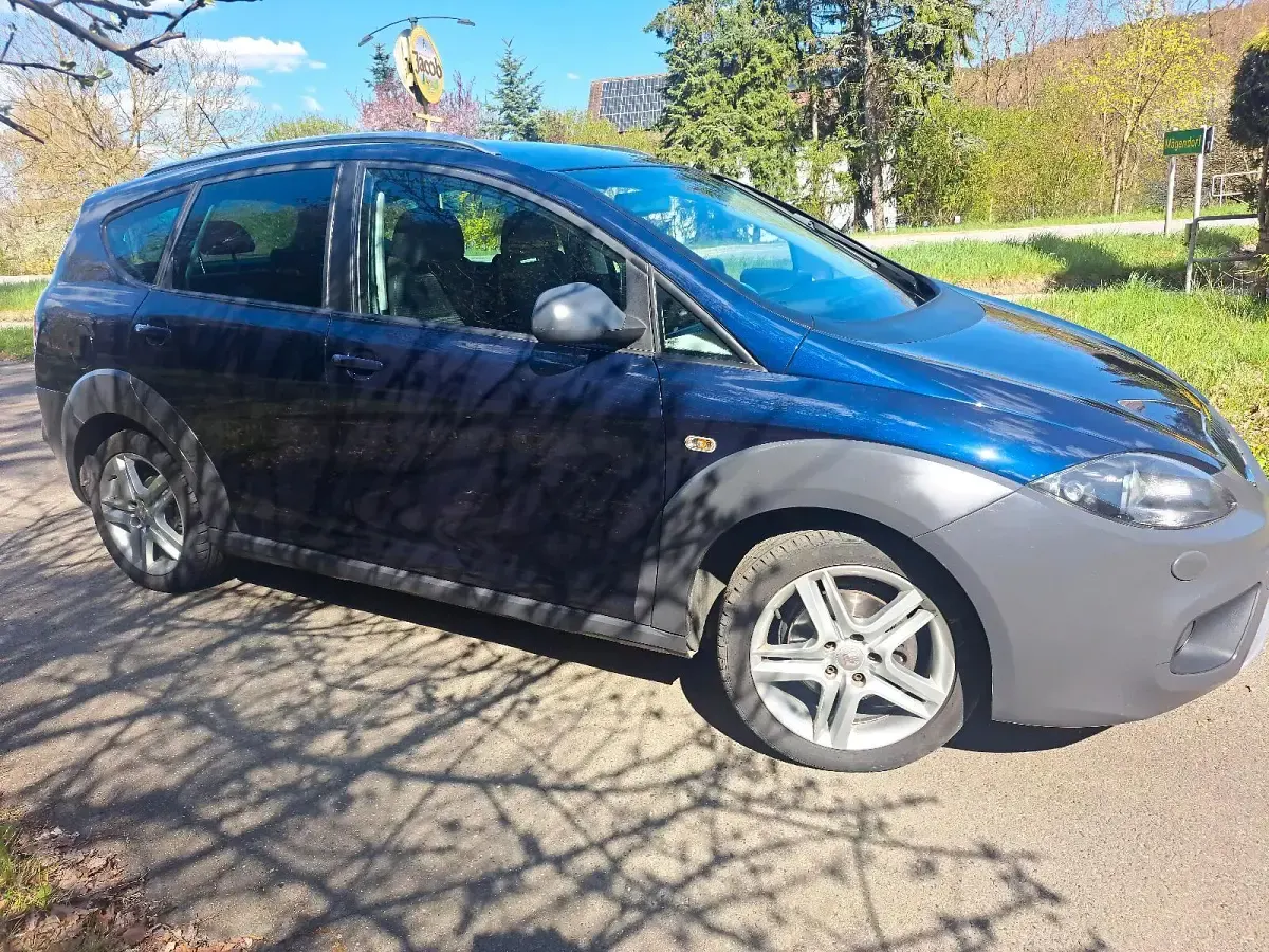 Gebraucht Seat Altea 105 PS (77 kW) 2012 Blau SUV