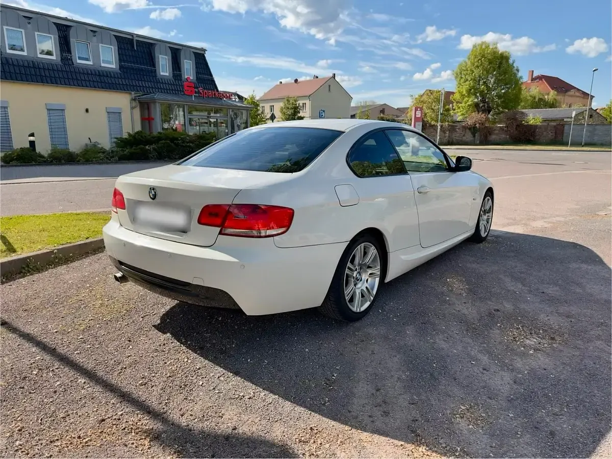 Gebraucht BMW 320 M Sport 177 PS (130 kW) 2010 Weiß Coupé