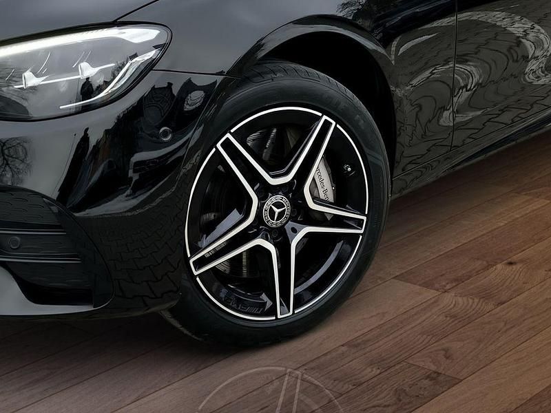 Gebraucht Mercedes E300 AMG 194 PS (142 kW) 2022 Schwarz Limousine