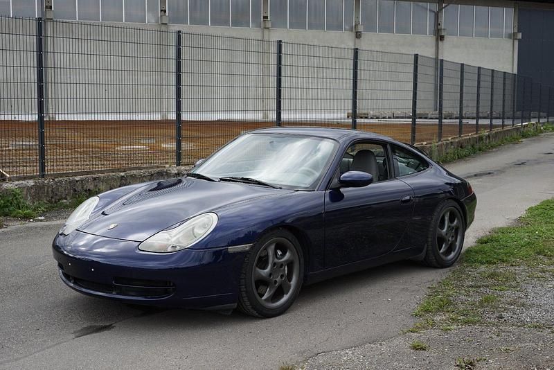 Blau Gebraucht 2001 Porsche 911 Carrera 4 Coupé | 32.499 € - Bild 1/4