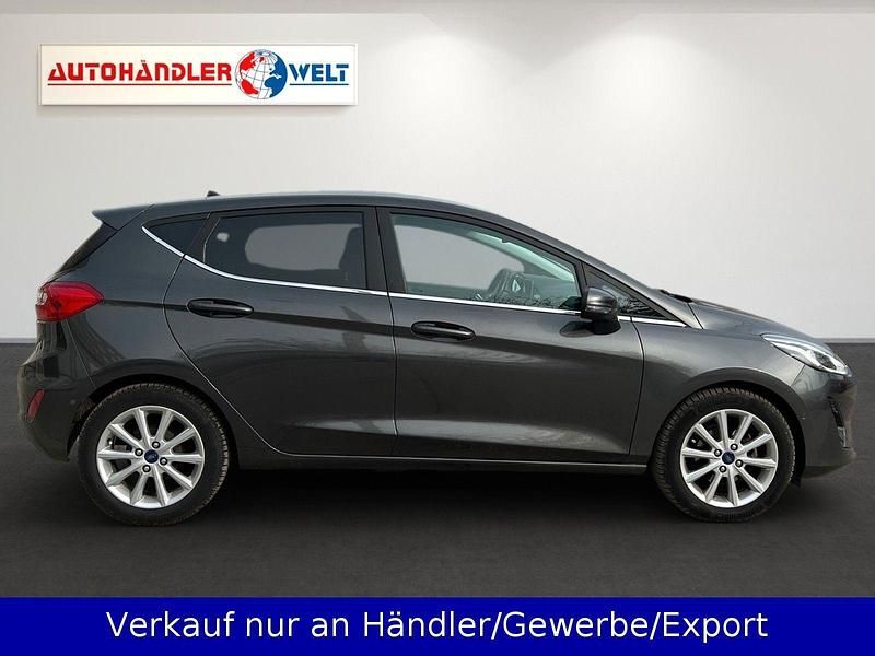 Gebraucht Ford Fiesta Titanium 101 PS (74 kW) 2018 Grau Kleinwagen