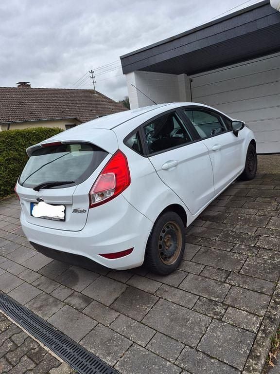 Gebraucht Ford Fiesta Trend 82 PS (60 kW) 2015 Weiß Limousine