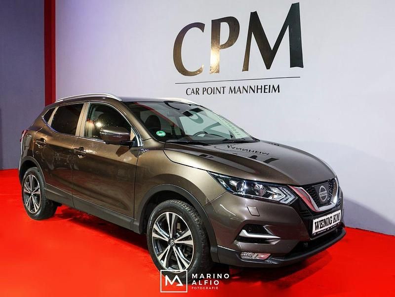 Braun Gebraucht 2018 Nissan Qashqai N-Connecta SUV | 16.450 € (Etwas zu teuer) - Bild 1/4