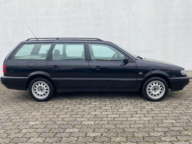 Gebraucht VW Passat 116 PS (85 kW) 1995 Schwarz Kombi