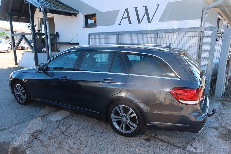 Gebraucht Mercedes E250 204 PS (150 kW) 2014 Grau Kombi