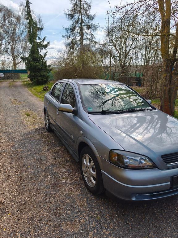 Używany Opel Astra Njoy 103 KM (75 kW) 2003 Srebrny Sedan/Limuzyna