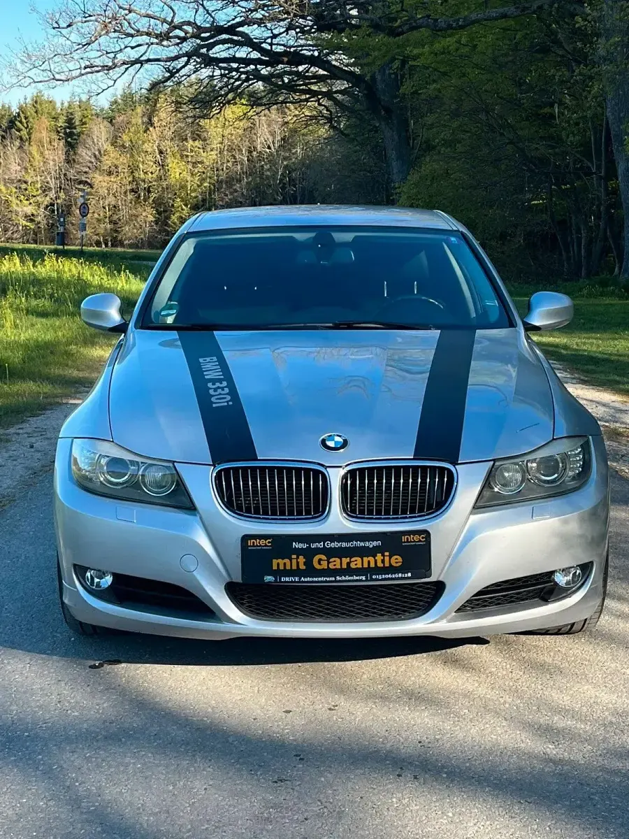 Gebraucht BMW 330 272 PS (200 kW) 2010 Silber Limousine