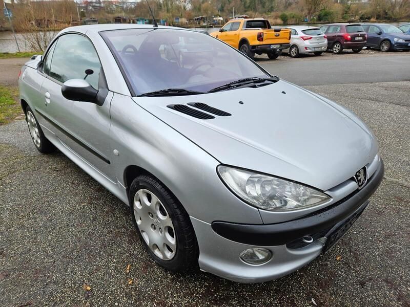 Grau Gebraucht 2002 Peugeot 206 CC Cabrio | 2.000 € (Etwas zu teuer) - Bild 1/4