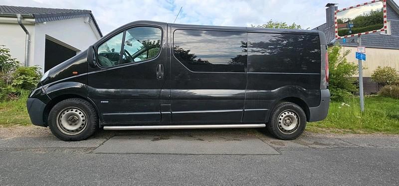 Schwarz Gebraucht 2010 Opel Vivaro Van | 6.700 € (Fairer Preis) - Bild 1/4
