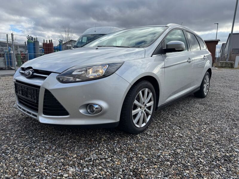 Silber Gebraucht 2012 Ford Focus Titanium Kombi | 4.999 € (Guter Preis) - Bild 1/4