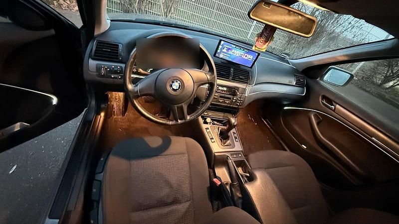 Gebraucht BMW 318 143 PS (105 kW) 2004 Silber Kombi