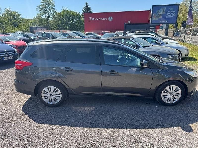 Gebraucht Ford Focus 125 PS (91 kW) 2018 Grau Limousine