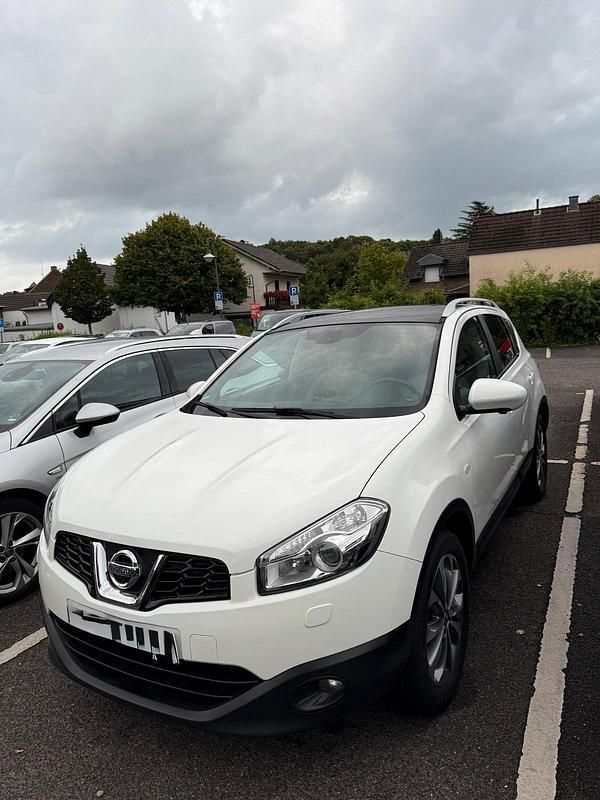 Weiß Gebraucht 2012 Nissan Qashqai SUV | 9.200 € (Etwas zu teuer) - Bild 1/4