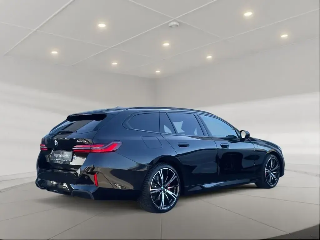 Gebraucht BMW 540 M Sport 286 PS (210 kW) 2025 Black sapphire metallic Kombi