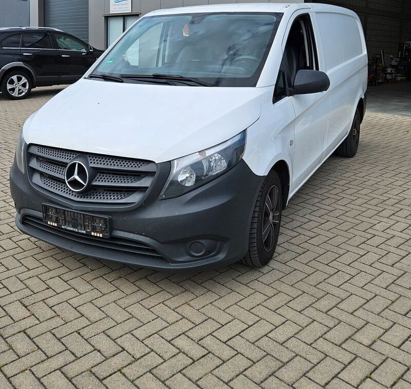 Weiß Gebraucht 2017 Mercedes Vito Van / Kleinbus | 10.600 € (Superpreis) - Bild 1/4