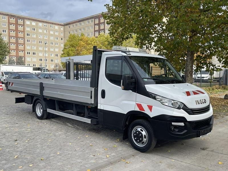 Gebraucht Iveco Daily 179 PS (131 kW) 2017 Weiss Van