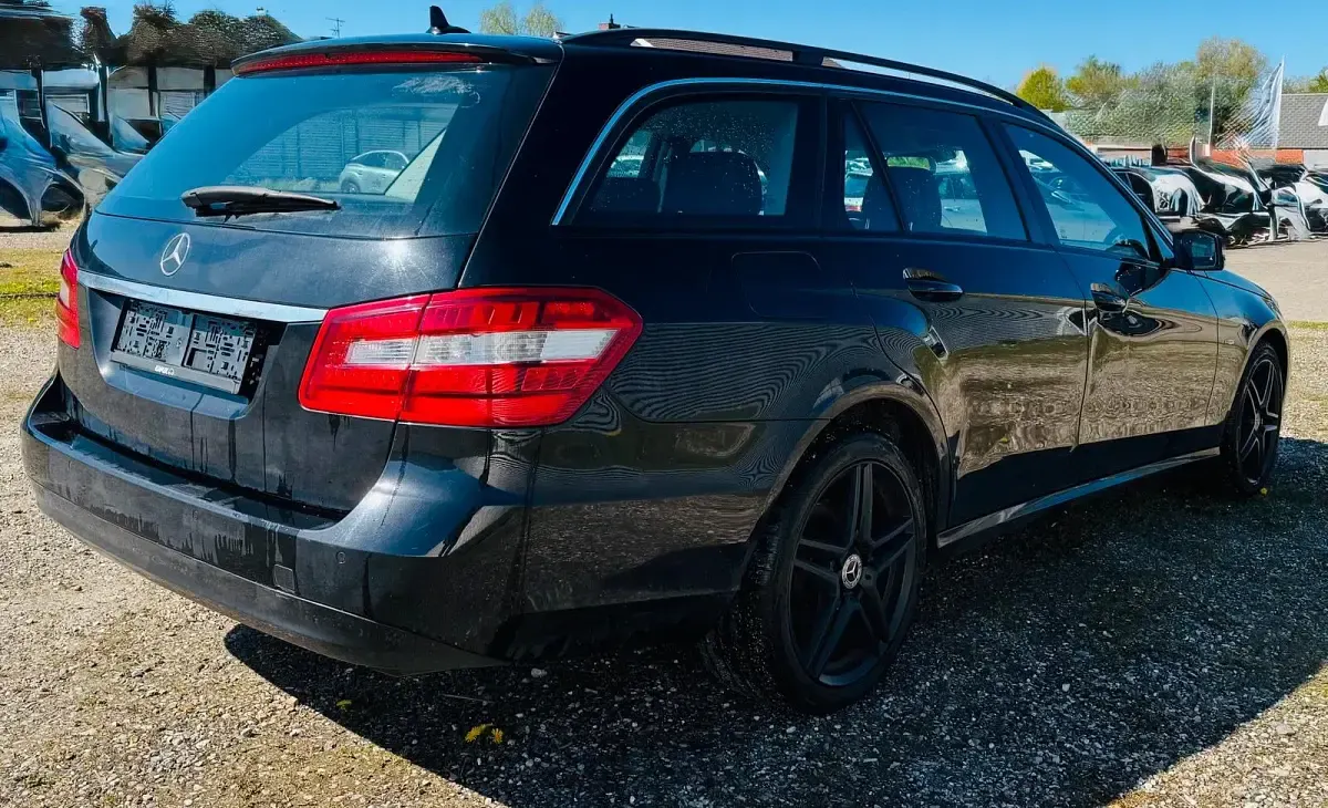 Gebraucht Mercedes E220 170 PS (125 kW) 2011 Schwarz Kombi