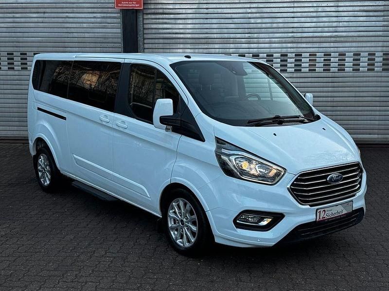 Gebraucht Ford Tourneo Titanium 131 PS (96 kW) 2018 Weiß Van / Kleinbus