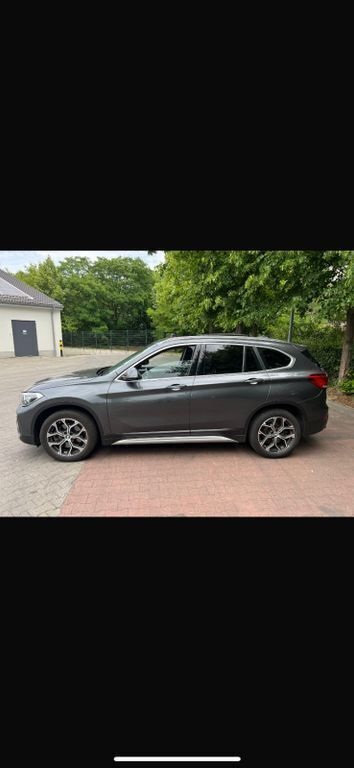 Grau Gebraucht 2020 BMW X1 Sport Line SUV | 19.990 € (Superpreis) - Bild 1/4