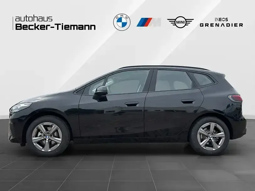 Gebraucht BMW 220 Active Tourer Efficient Dynamics 156 PS (114 kW) 2025 Saphirschwarz Van / Kleinbus