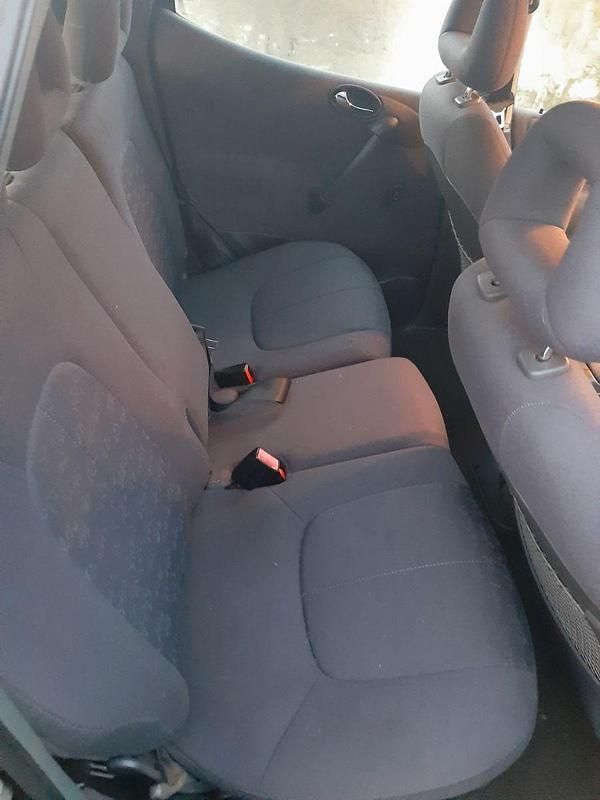 Second-hand Mercedes 190 125 CP (91 kW) 2000 Negru Berlinǎ