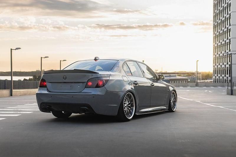 Gebraucht BMW 550 Performance 367 PS (269 kW) 2005 Grau Limousine