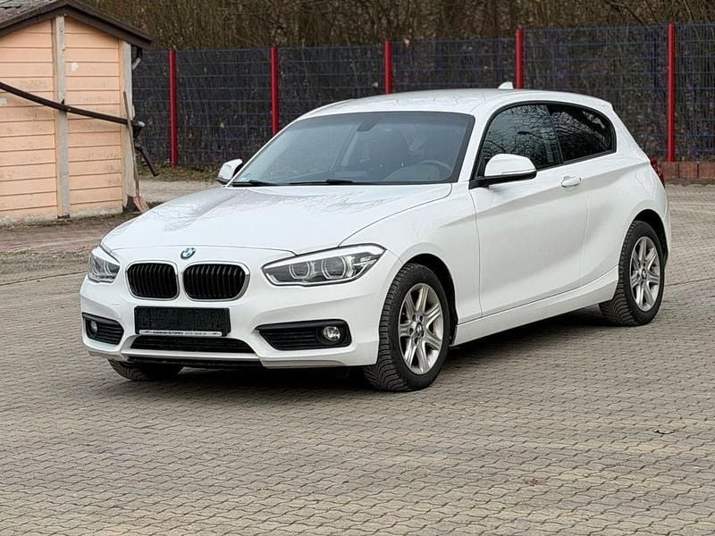 Weiß Gebraucht 2015 BMW 116 Sport Line Kleinwagen | 5.900 € (Guter Preis) - Bild 1/4