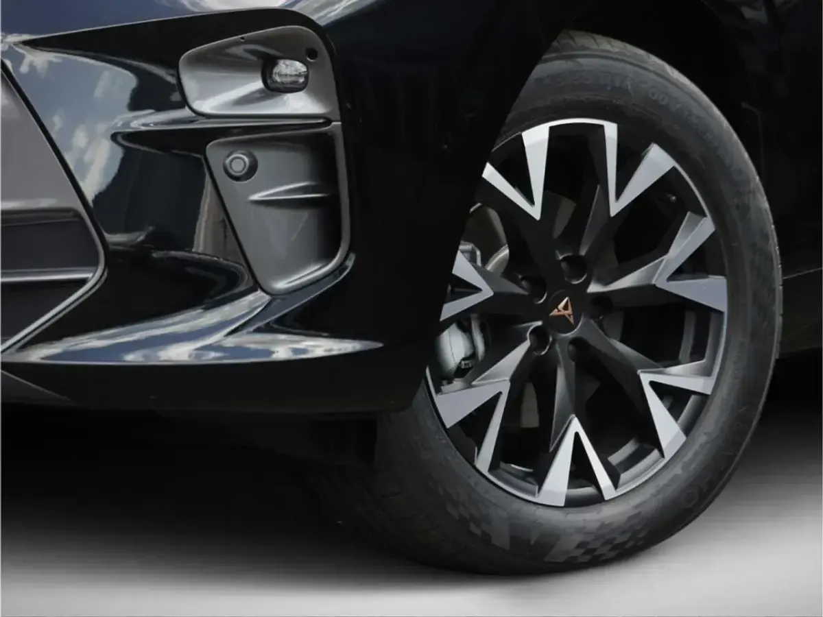 Neu Cupra Terramar 150 PS (110 kW) 2026 Midnight black metallic SUV