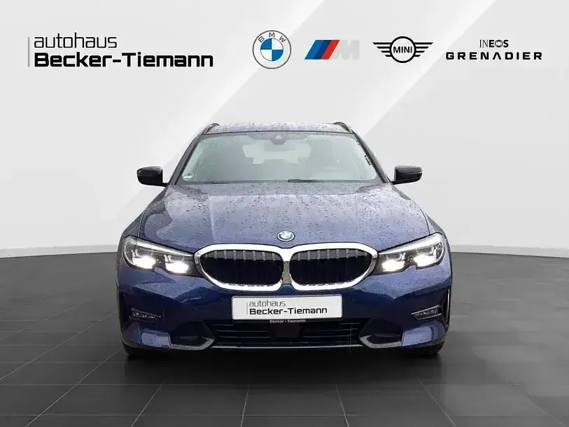 Gebraucht BMW 320e Sport Line 204 PS (150 kW) 2022 Phytonicblau Kombi