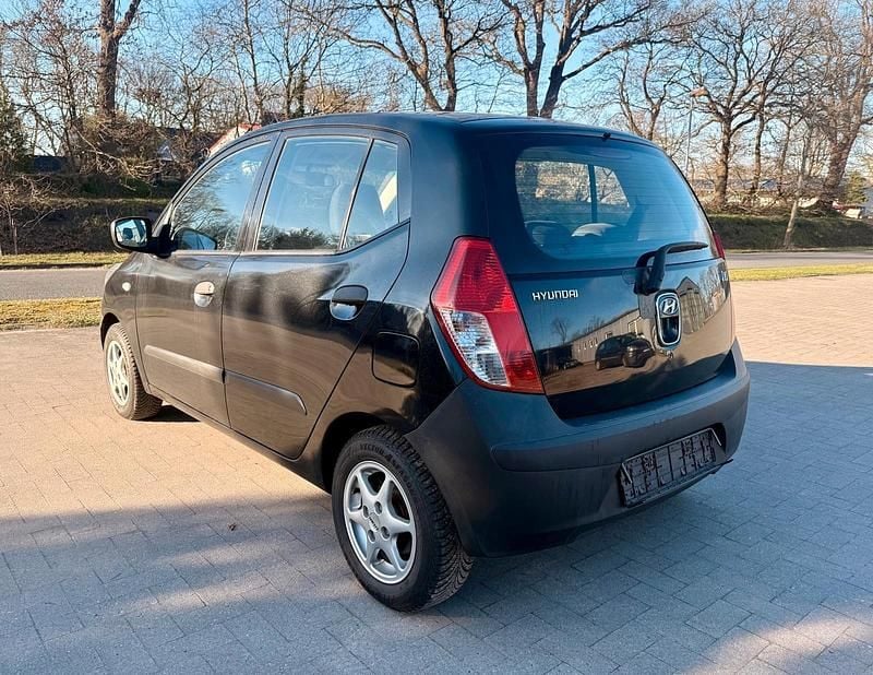 Gebraucht Hyundai i10 66 PS (48 kW) 2010 Schwarz Kleinwagen