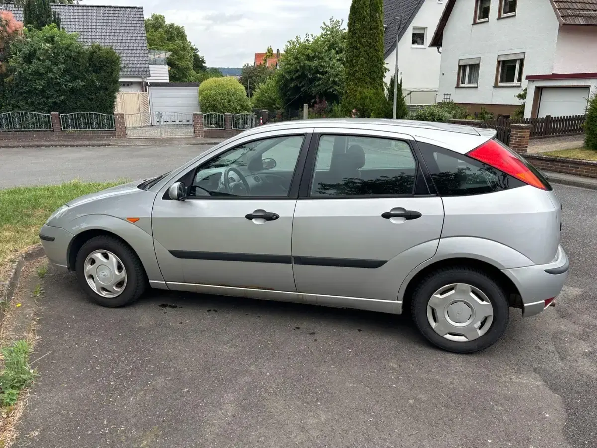 Gebraucht Ford Focus 116 PS (85 kW) 2004 Silber Limousine