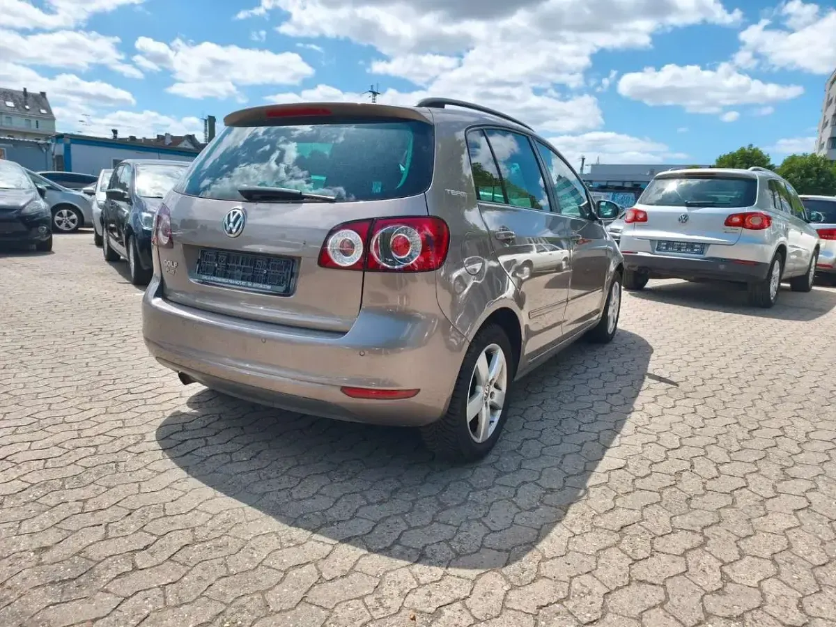 Gebraucht VW Golf VI Team 105 PS (77 kW) 2011 Braun Kleinwagen