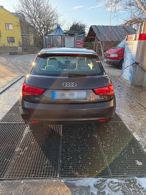 Gebraucht Audi A1 86 PS (63 kW) 2014 Braun Kleinwagen