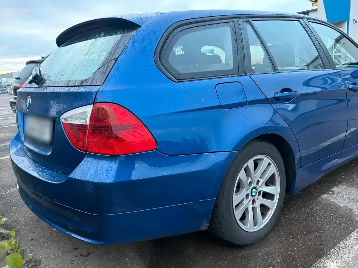 Gebraucht BMW 318 143 PS (105 kW) 2008 Blau Kombi