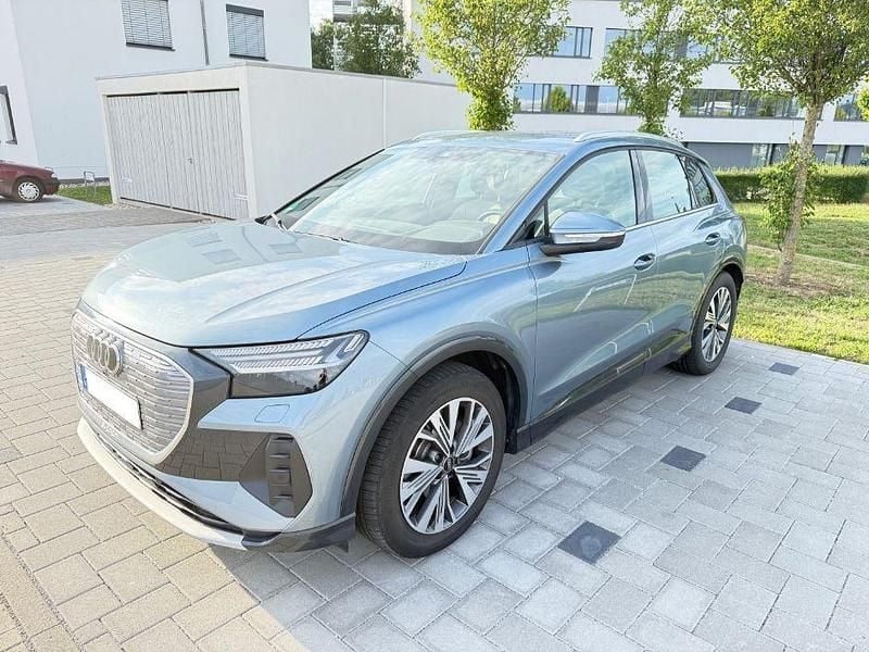 Blau Gebraucht 2023 Audi Q4 e-tron Performance SUV | 38.950 € (Etwas zu teuer) - Bild 1/4