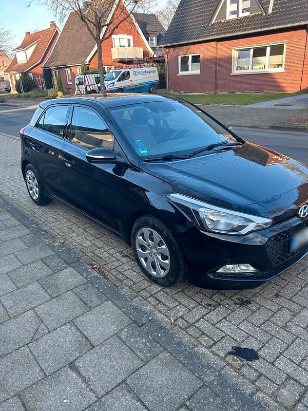 Gebraucht Hyundai i20 Active 75 PS (55 kW) 2016 Schwarz Kleinwagen