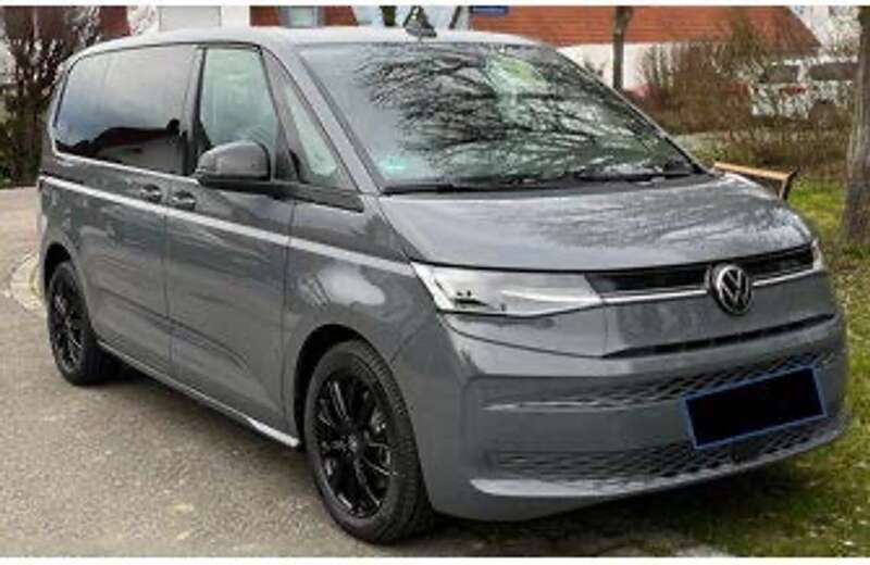 Grau Gebraucht 2023 VW T7 Van | 53.999 € (Guter Preis) - Bild 1/4