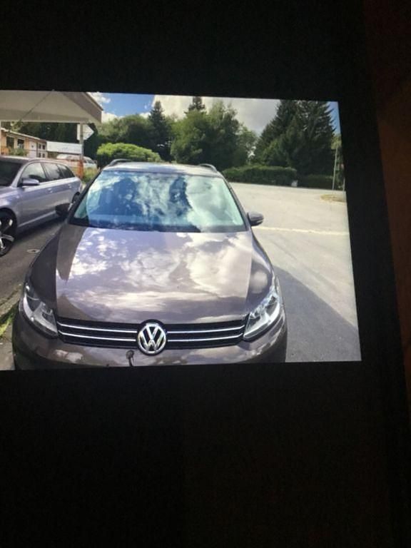 Braun Gebraucht 2011 VW Touran Van / Kleinbus | 5.490 € (Superpreis) - Bild 1/4