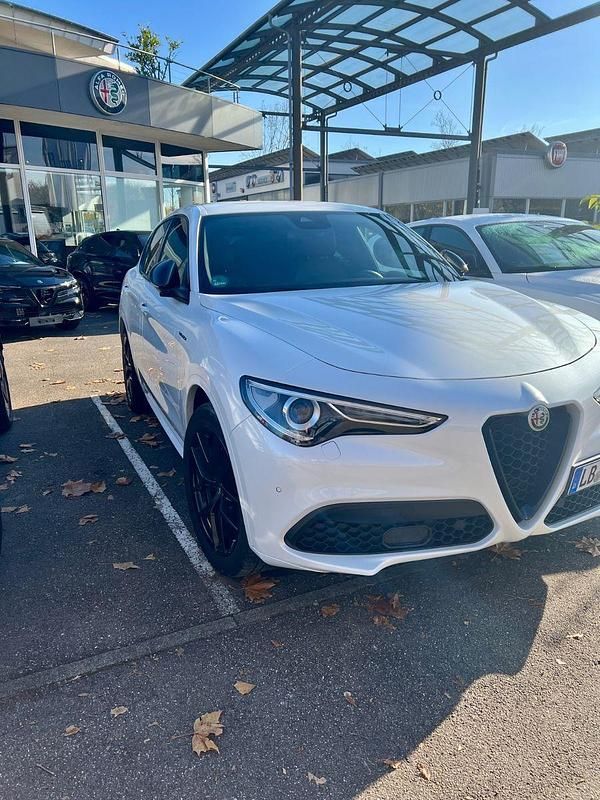 Weiß Gebraucht 2020 Alfa Romeo Stelvio Veloce SUV | 34.700 € (Teuer) - Bild 1/4