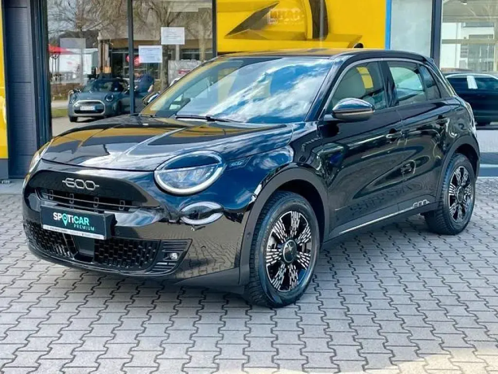 Gebraucht Fiat 600 110 PS (80 kW) 2024 Schwarz SUV