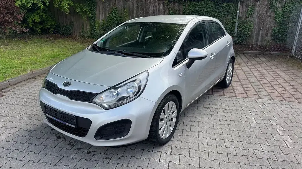 Occasion Kia Rio Edition 7 75 ch (55 kW) 2012 Argent Berline